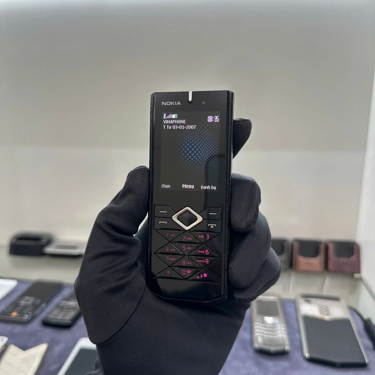 Nokia 7900 - Viên kim cương đen