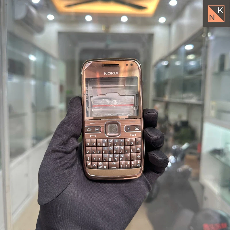 Vỏ thay mới cho điện thoại Nokia E72