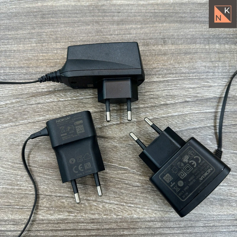 Sạc Nokia chân kim zin cũ bóc máy