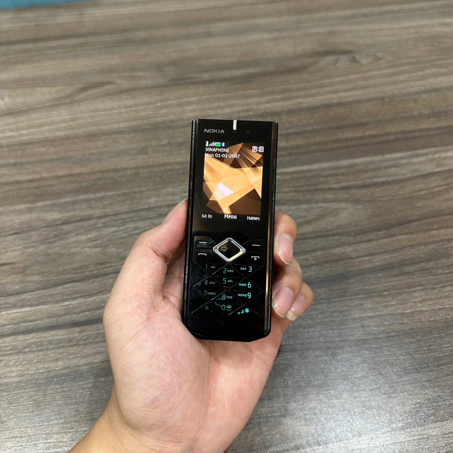 Nokia 7900 - Viên kim cương đen